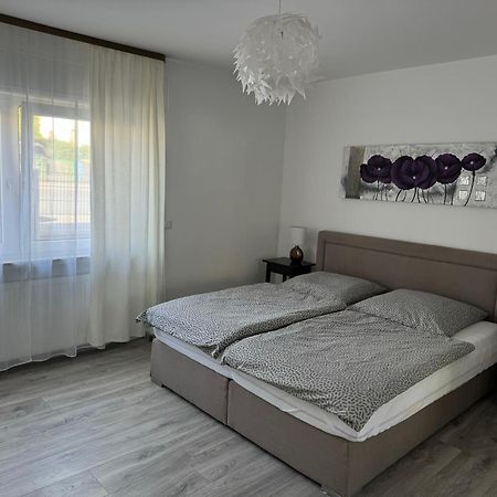 Traumhafte Kurstadt Apartment Moderne 2Zkb Balkon Pkw Stellplatz Бад Наухайм Екстериор снимка