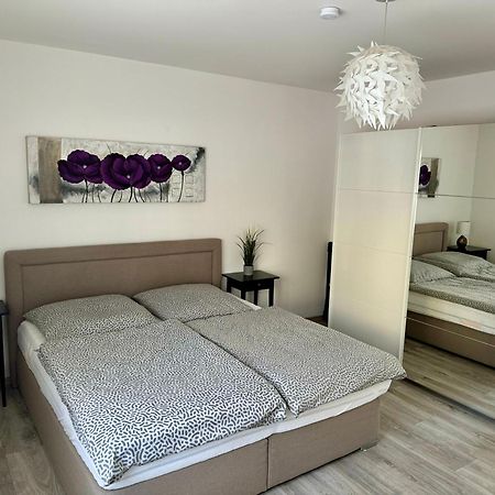Traumhafte Kurstadt Apartment Moderne 2Zkb Balkon Pkw Stellplatz Бад Наухайм Екстериор снимка